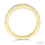 1 1/2 ctw 11 Stone Round Cut Diamond Wedding Band in 14K Yellow Gold